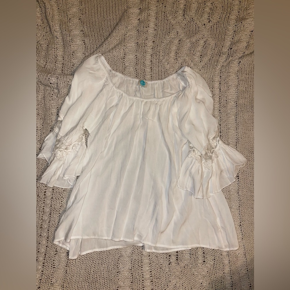 JM Clothing Co. Bell Sleeve Top. Large.